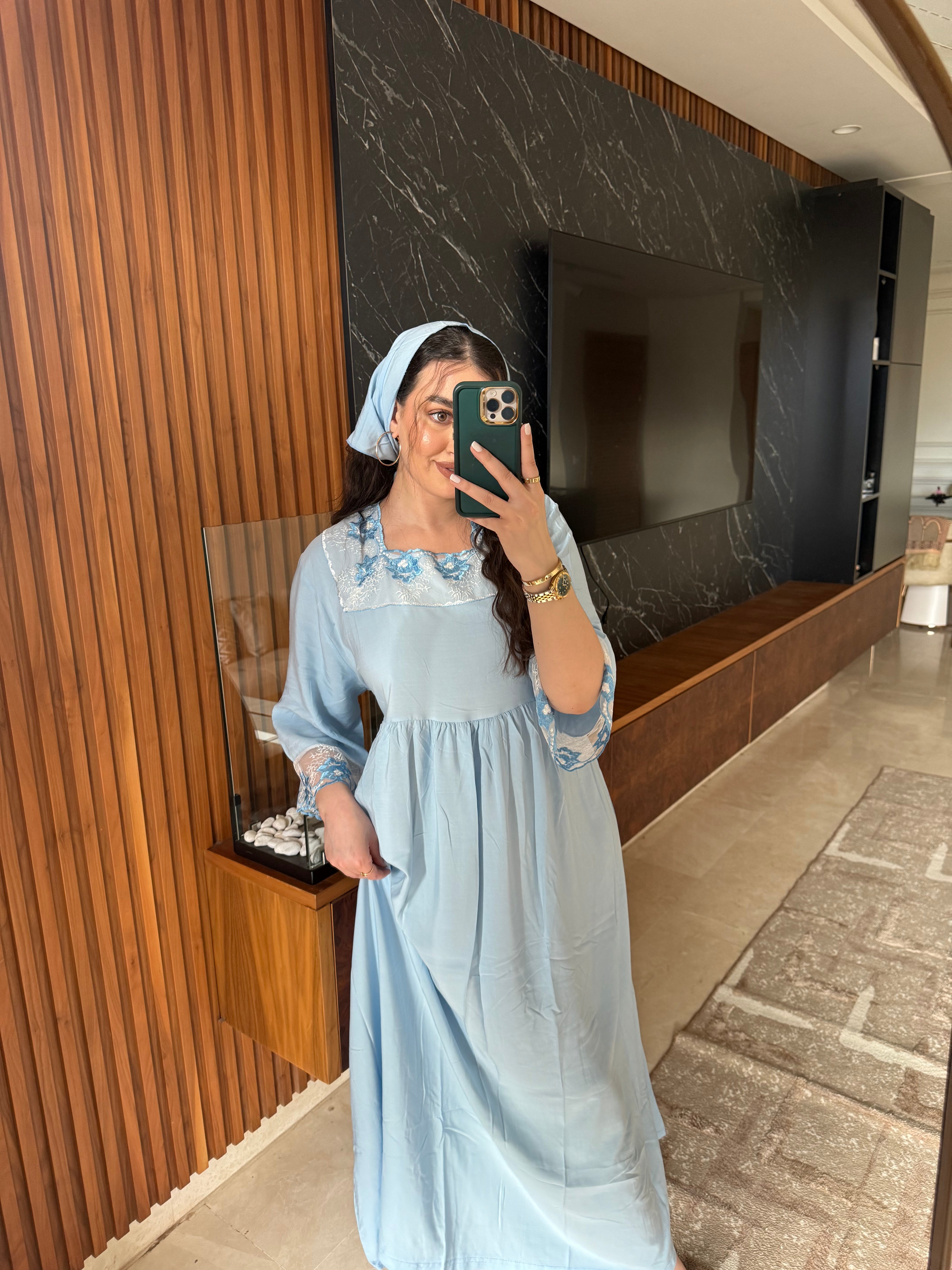 Ensemble robe de nuit & foulard – Élégance à la maison
