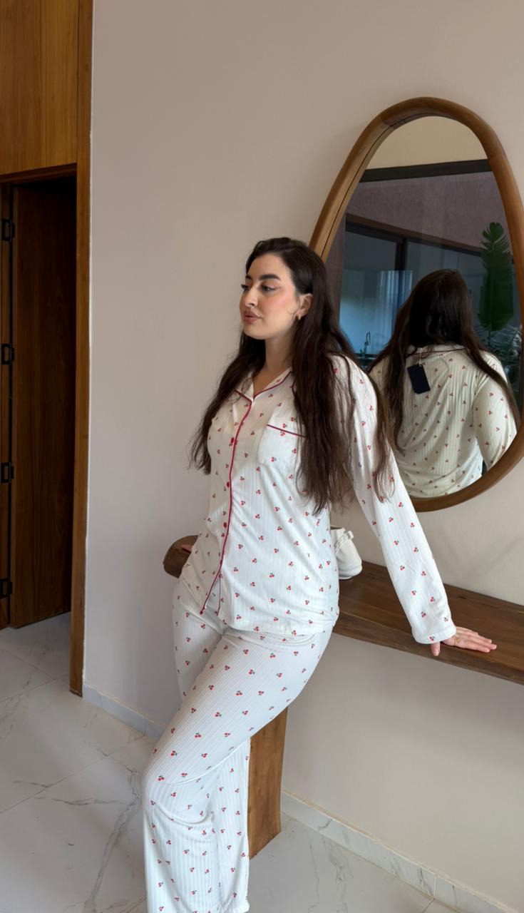 Pyjama Femme Motif Cerises – Confort & Élégance