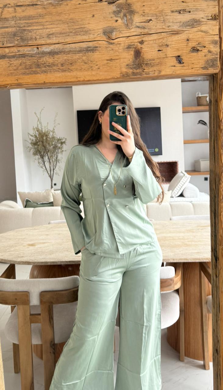 Pyjama Satin Élégant & Confort Absolu – Douceur & Style Réunis