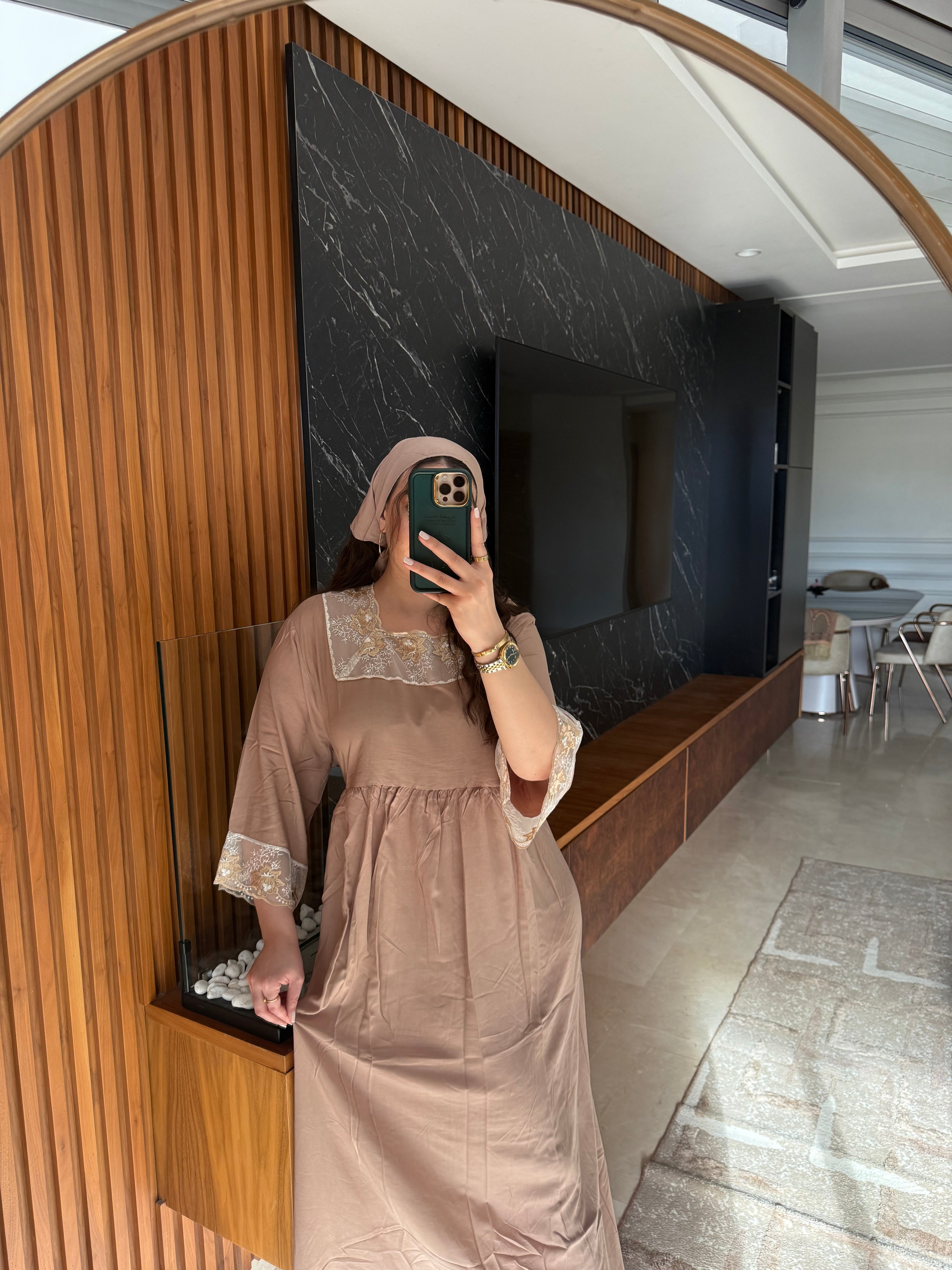 Ensemble robe de nuit & foulard – Élégance à la maison