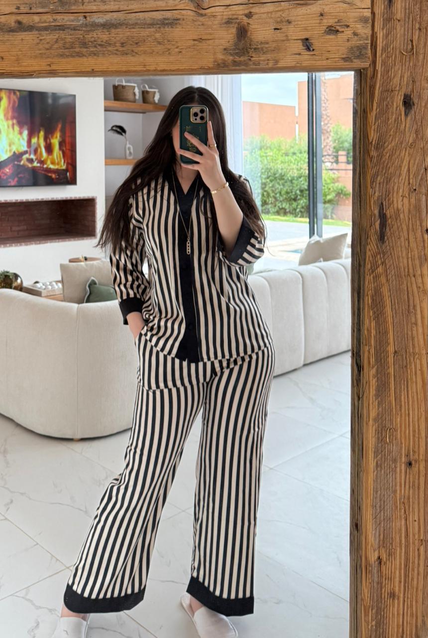 Pyjama Satin Élégant & Confort Absolu