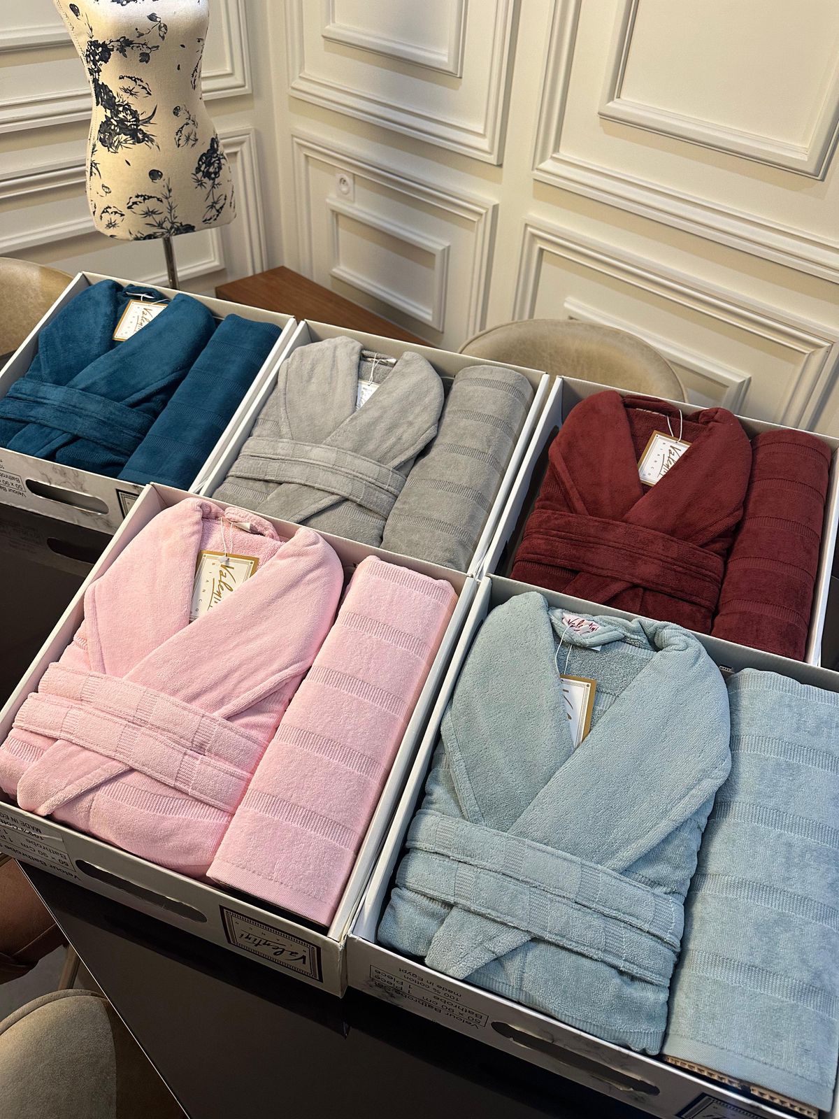 Coffret Peignoir Luxe avec Serviettes – Doux, absorbant et élégant